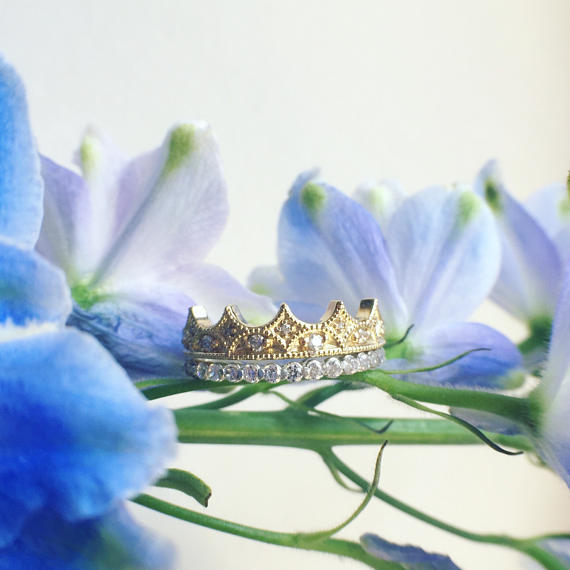 CROWNED RING